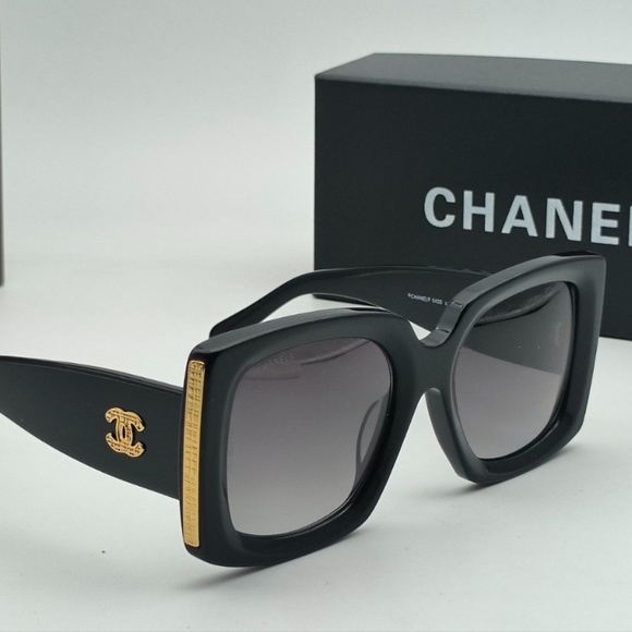 Chanel Rectangle Sunglasses - BRAND NEW WITH BOX AND CASE - RETAIL $575 - Picture 1 of 4